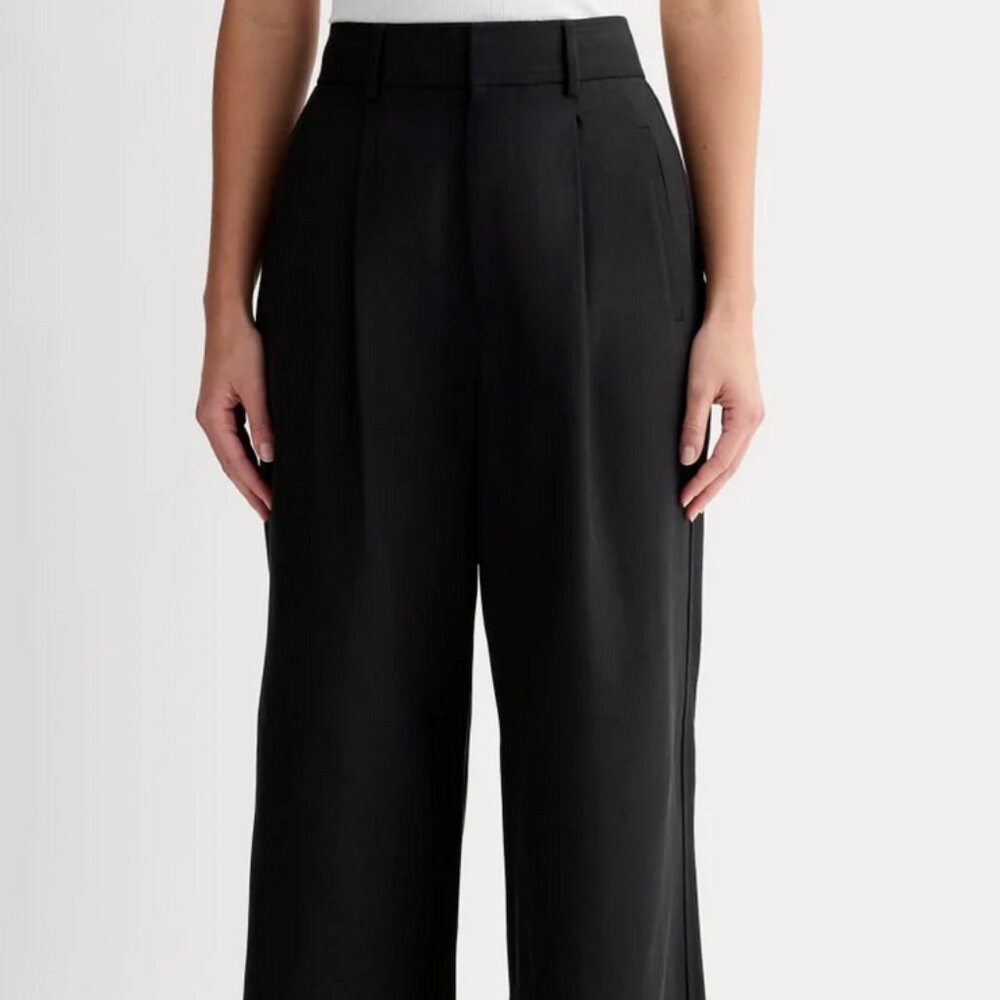 The Draper Pleated Pant in Buttersmooth - Black Size 0 30" inseam